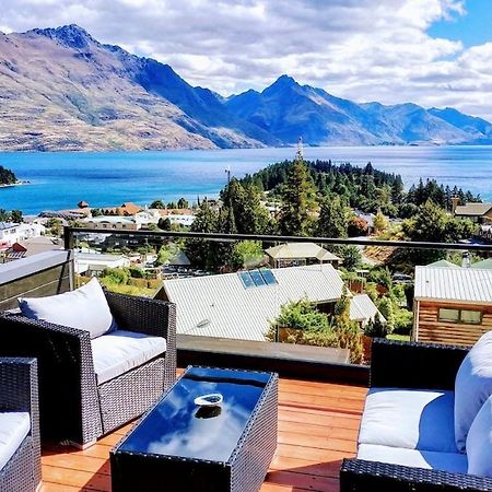 Stunning Home With Amazing Wakatipu Lake Views クイーンズタウン エクステリア 写真
