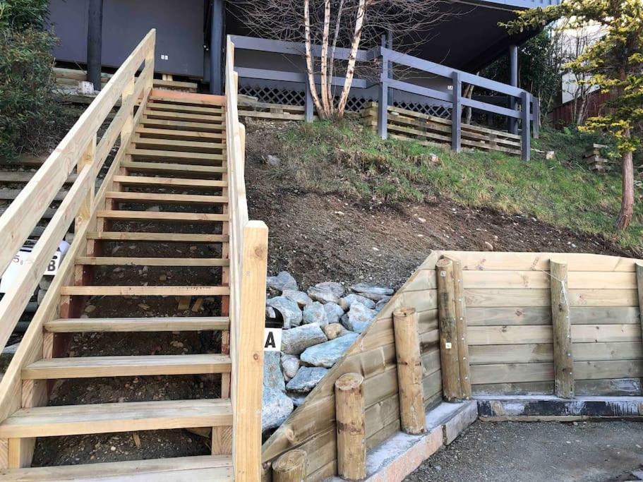 Stunning Home With Amazing Wakatipu Lake Views クイーンズタウン エクステリア 写真