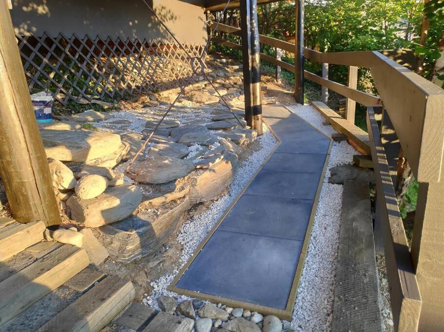 Stunning Home With Amazing Wakatipu Lake Views クイーンズタウン エクステリア 写真